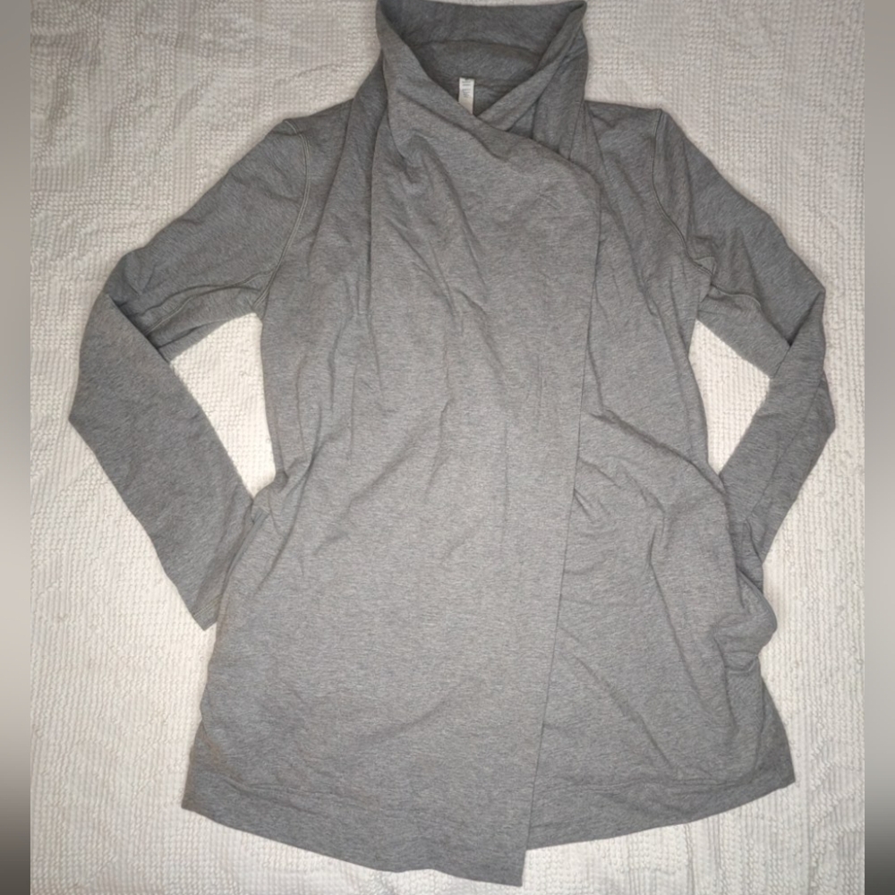 Lululemon║Heathered Grey Restore Wrap║Size 10